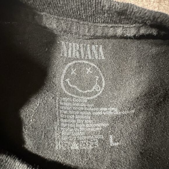 NIRVANA Smiley Face Emblem Large Black T SHIRT Vintage Look Distressed Size L - Picture 3 of 7